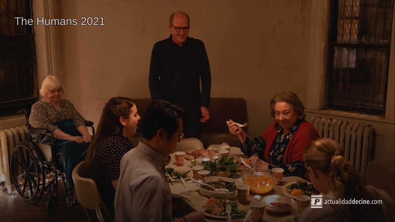 Escena familiar en el interior de un apartamento